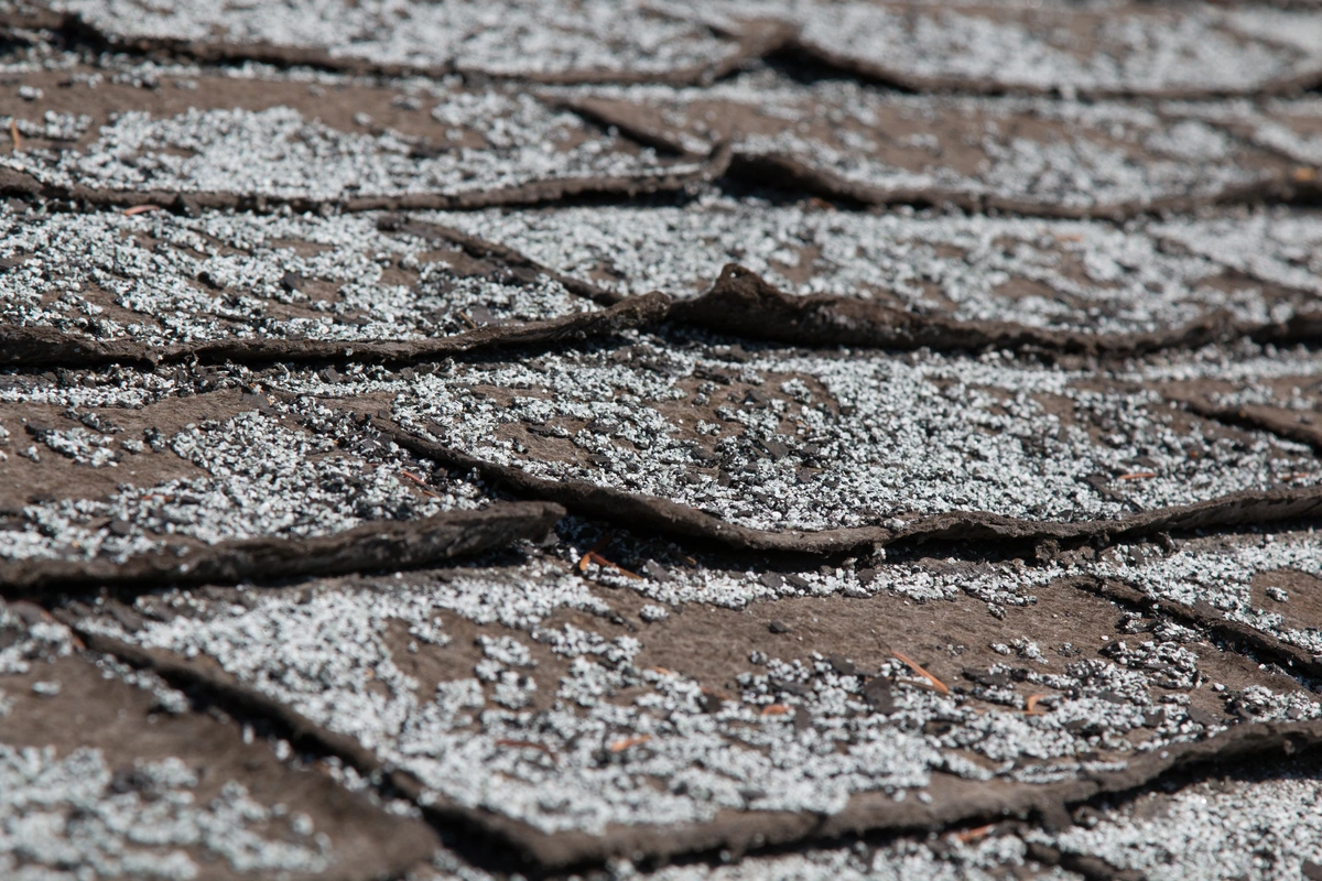 granule loss-extreme granule loss on roof shingles