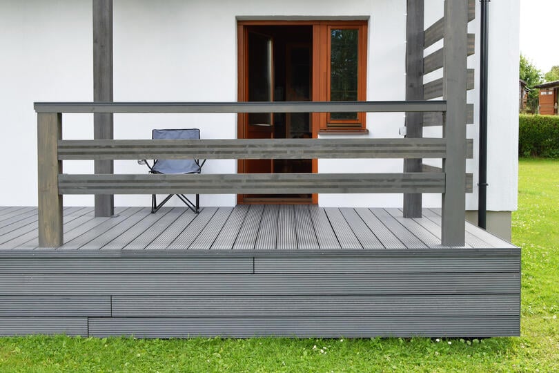 composite wood-side view of gray composite decking