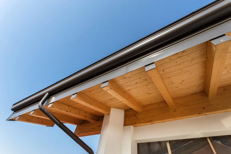 roof overhang-exposed overhang with wood materials underneath