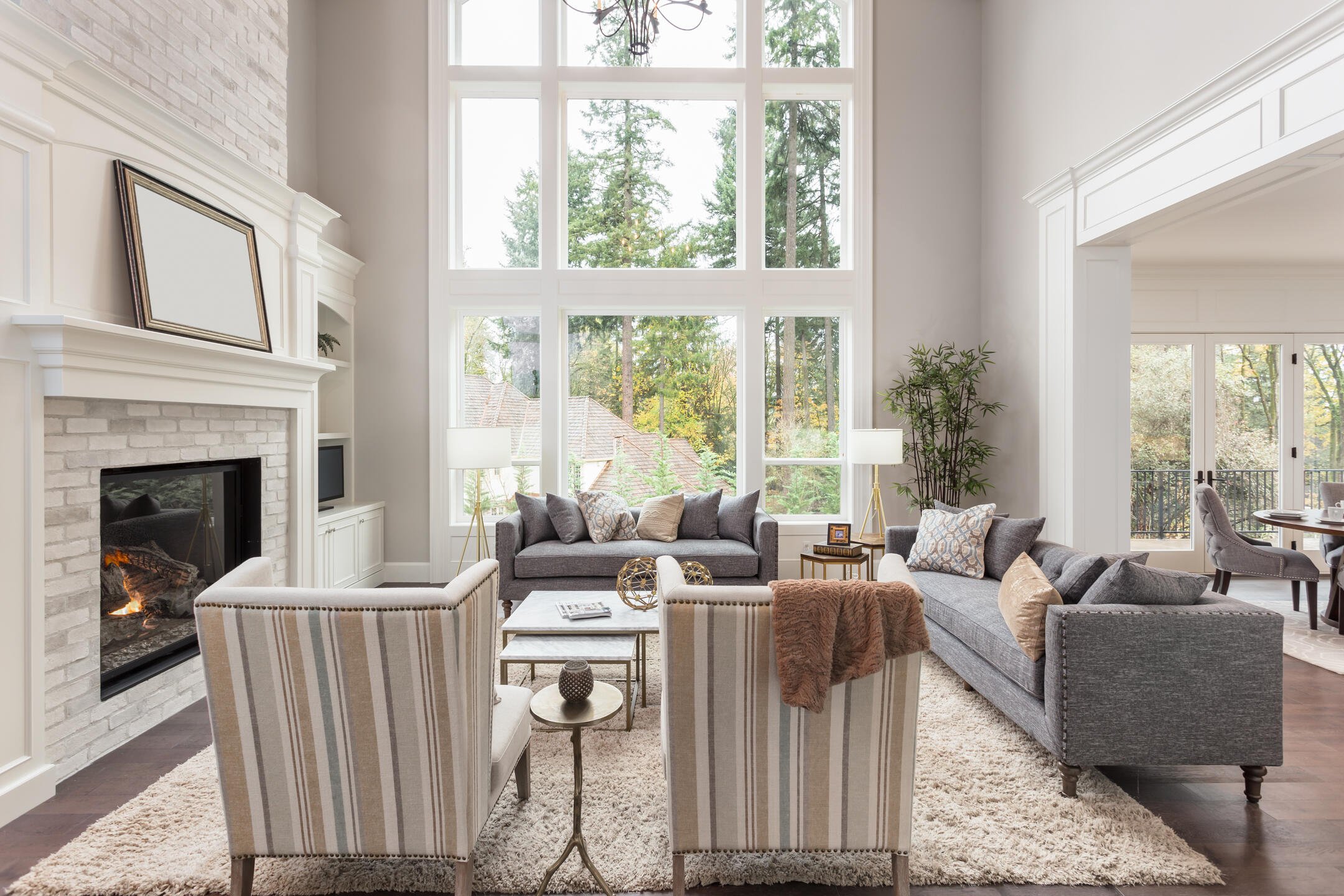 window replacement-milwaukie floor to ceiling windows in living room