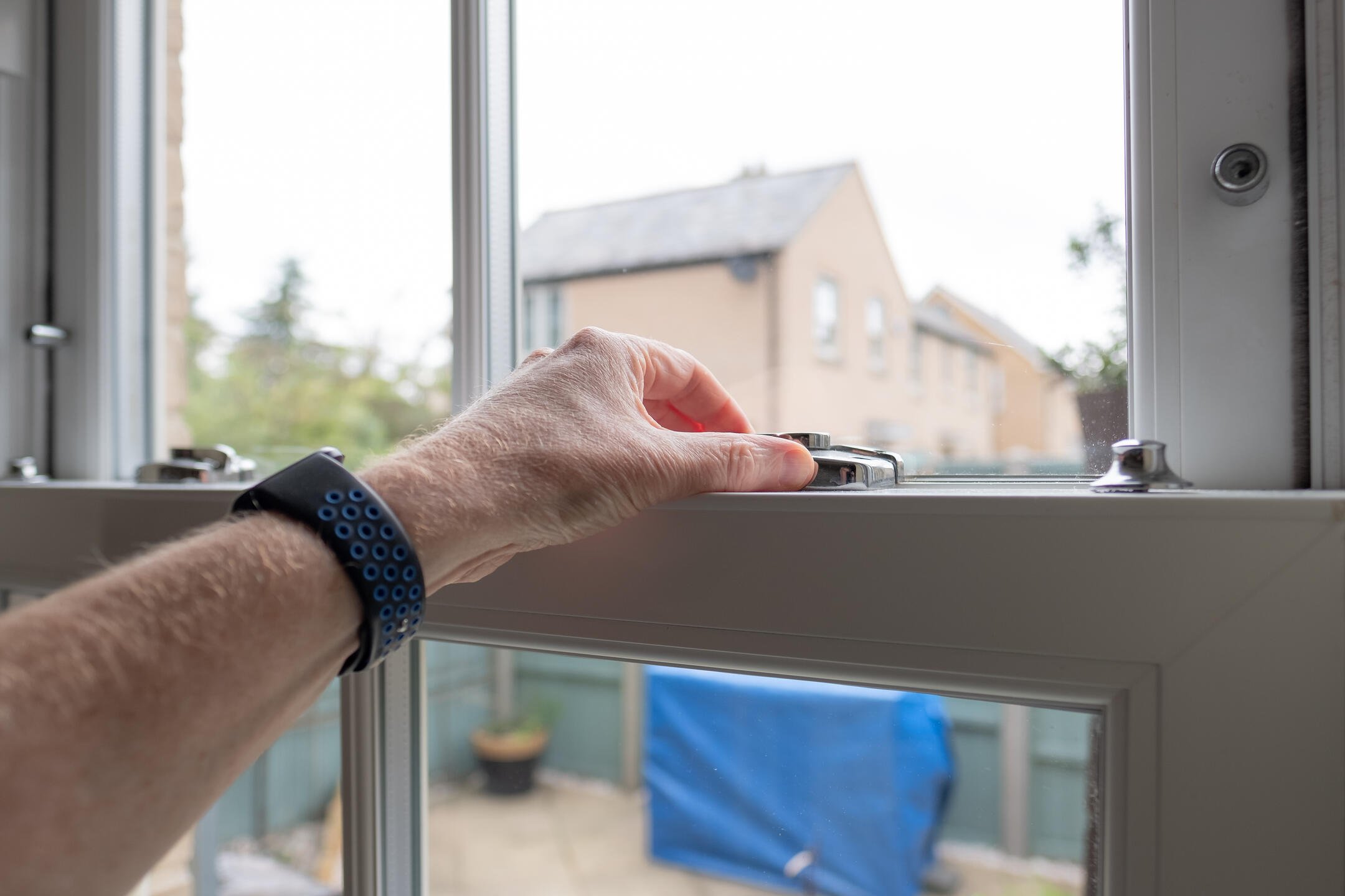 window sash-hand unlatching window on top of window sash