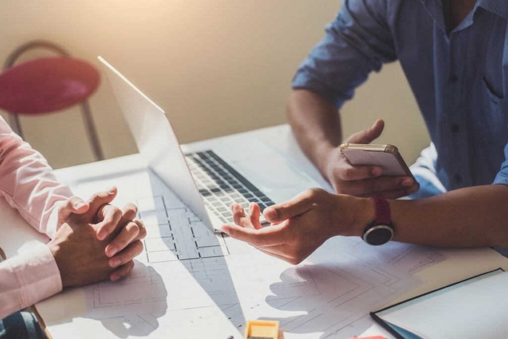 Discussing a project with a contractor