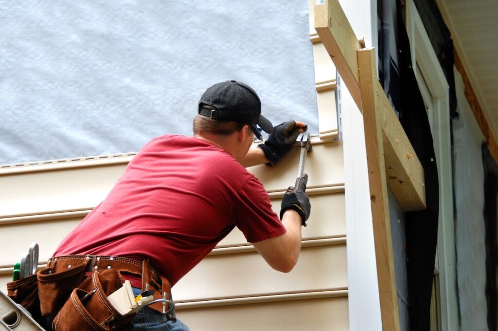 worker installing vinyl siding